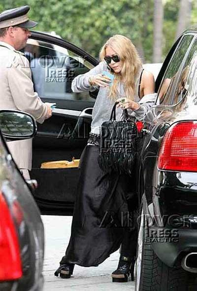 Mary-Kate Arrives at Beverly Hills Hotel-paparazzi maj 2007