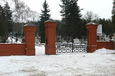 Brama cmentarza parafialnego #Puławy #grób #groby #mogiła #mogiły #cmentarz #nekropolia