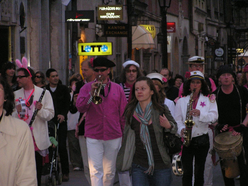Mini parada równości na ulicy Floriańskiej.