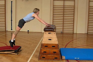 Magda i Ewelina pod okiem Zdzisława Nowaczka trenują przed egzaminami sprawnościowymi na AWF. Jak widać na załączonych obrazkach dziewczyny mają "wzloty i upadki" :-) #Sobieszyn #Brzozowa #Sport #EwelinaNowaczyk