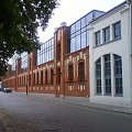 Ulica Żwirki w Łodzi. Pofabryczny budynek to gmach IFE Politechniki Łódzkiej. #Łódź #Żwirki #IFE #PolitechnikaŁódzka