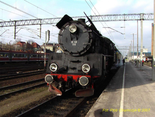 Ol49-111 z innej prespektywy - Poznań Główny 11.03.2007 #kolej #PKP #Poznań #Ol49