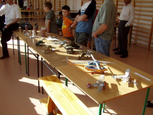 Wystawa Modelarska - Księżpol 27.05.2007r. #wystawa #modelarska #księżpol #modele #kartonowe #papierowe #plastikowe #isu #działa #samochody #statki #czołgi #figurki #samoloty