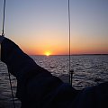 pierwszy wschód słońca na naszej łódce..wiekszosc widziala go tylko na zdjeciu:P