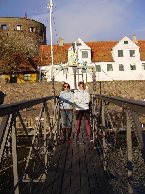 mostek łączący Christianso z Frederikso...jest brama musza byc i bodyguardzi:D
