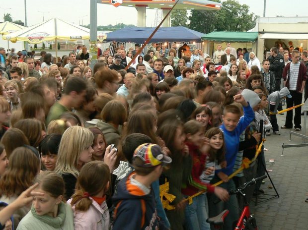 Festym na parkingu Intermarche - koncert zespołów West Ice, Propaganda i Etna