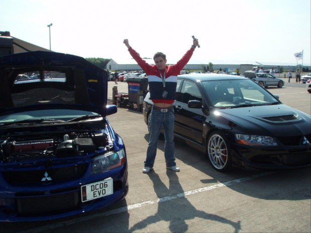 wszytskie japońskie fury i EDC eliminacjia driftingu gdzie Maciek Polody wygrał silverstone 2007
i filmiki http://youtube.com/profile_videos?user=grbrandys #SilverstoneEdcTunning