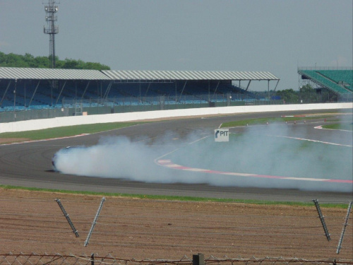 wszytskie japońskie fury i EDC eliminacjia driftingu gdzie Maciek Polody wygrał silverstone 2007
i filmiki http://youtube.com/profile_videos?user=grbrandys #SilverstoneEdcTunning