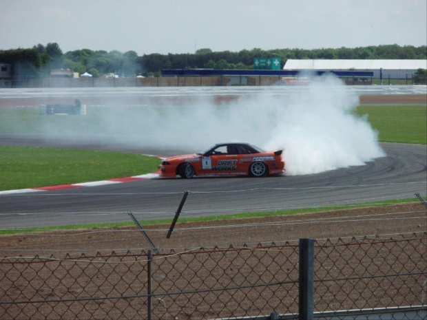 wszytskie japońskie fury i EDC eliminacjia driftingu gdzie Maciek Polody wygrał silverstone 2007
i filmiki http://youtube.com/profile_videos?user=grbrandys #SilverstoneEdcTunning