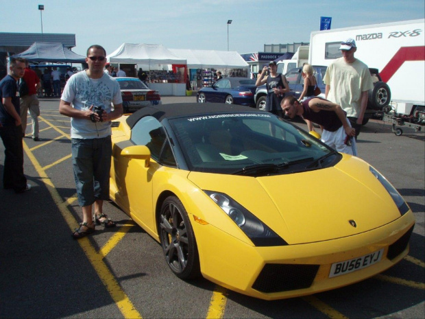 wszytskie japońskie fury i EDC eliminacjia driftingu gdzie Maciek Polody wygrał silverstone 2007
i filmiki http://youtube.com/profile_videos?user=grbrandys #SilverstoneEdcTunning