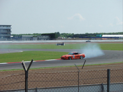 wszytskie japońskie fury i EDC eliminacjia driftingu gdzie Maciek Polody wygrał silverstone 2007
i filmiki http://youtube.com/profile_videos?user=grbrandys #SilverstoneEdcTunning