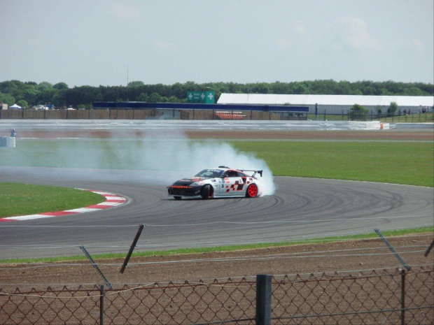 wszytskie japońskie fury i EDC eliminacjia driftingu gdzie Maciek Polody wygrał silverstone 2007
i filmiki http://youtube.com/profile_videos?user=grbrandys #SilverstoneEdcTunning