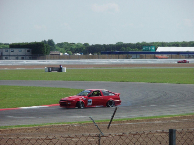 wszytskie japońskie fury i EDC eliminacjia driftingu gdzie Maciek Polody wygrał silverstone 2007
i filmiki http://youtube.com/profile_videos?user=grbrandys #SilverstoneEdcTunning