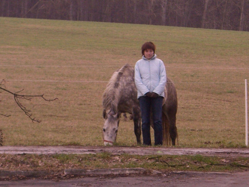 bardzo lubie jedzic na koniach :)