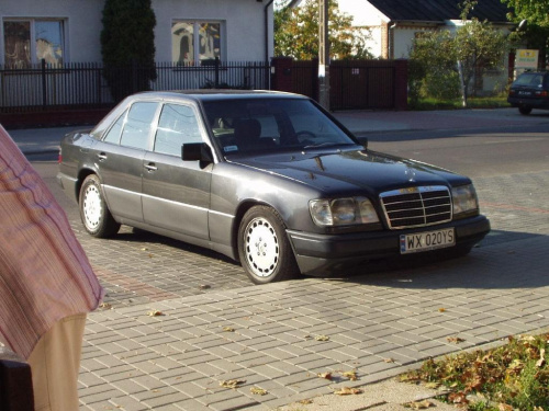 Mój Mercedes - w124 , 2.3 benzyna,automat 138KM , 1987 r. bezwypadkowy . Przerobiony na e-klasse