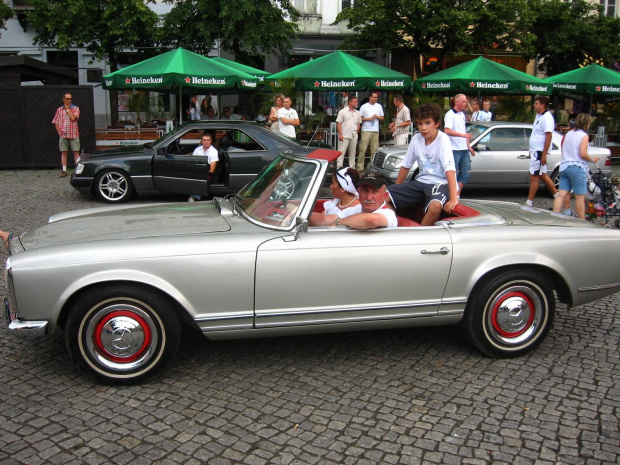 Zdjęcia ze Zjazdu Klasycznych i Zabytkowych Mercedesów - Leszno, 09.06.2007 #Mercedes #Benz #klasyk #samochód #auto #automobil #klub #rynek #Leszno