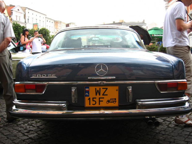 Zdjęcia ze Zjazdu Klasycznych i Zabytkowych Mercedesów - Leszno, 09.06.2007 #Mercedes #Benz #klasyk #samochód #auto #automobil #klub #rynek #Leszno