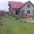 dom widok z ogrodu
