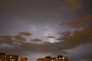 1,5 godziny na balkonie i gotowe #pioruny #burza #warszawa #praga