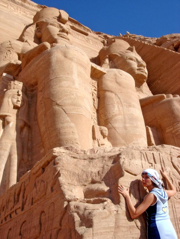 Abu Simbel. Świątynia Ramzesa ll. Południowe wrota Egiptu. 60 km za Zwrotnikiem Raka.