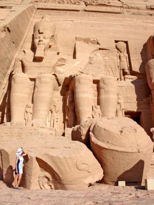 Abu Simbel. Świątynia Ramzesa ll. Południowe wrota Egiptu. 60 km za Zwrotnikiem Raka.