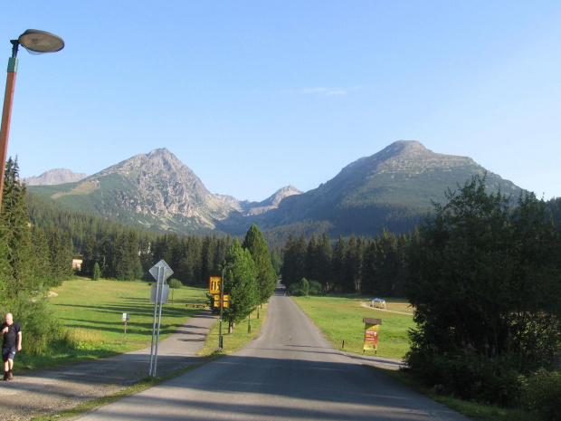 Widok na masyw Soliska, Młynicką Doline, Szczyrbski Szczyt i Skrajną Baszte z Szczyrbskiego Plesa #Góry #Tatry