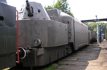 #pociąg #pancerny #lokomotywa #wagon #stacja #kolej #kolejnictwo