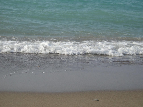 to morze tak czyste, w dodatku gorace:) az sie chce wejsc do wody:) #fale #morze #plaża #Rodos #Kremasti #piasek