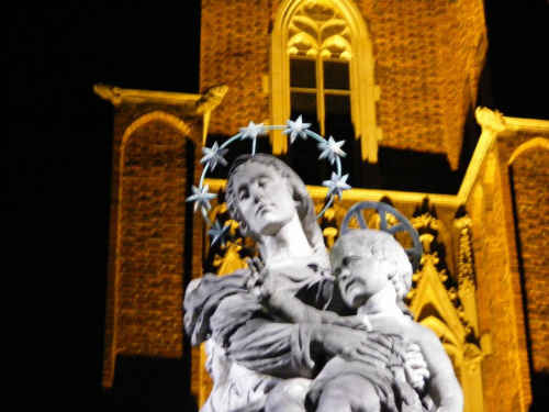 Matka Boska przed Katedrą we Wrocławiu