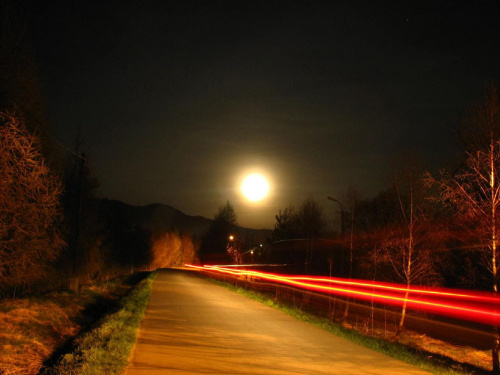 Wschodzi Księżyc na Ustrzykami Górnymi #nocne #BIeszczady