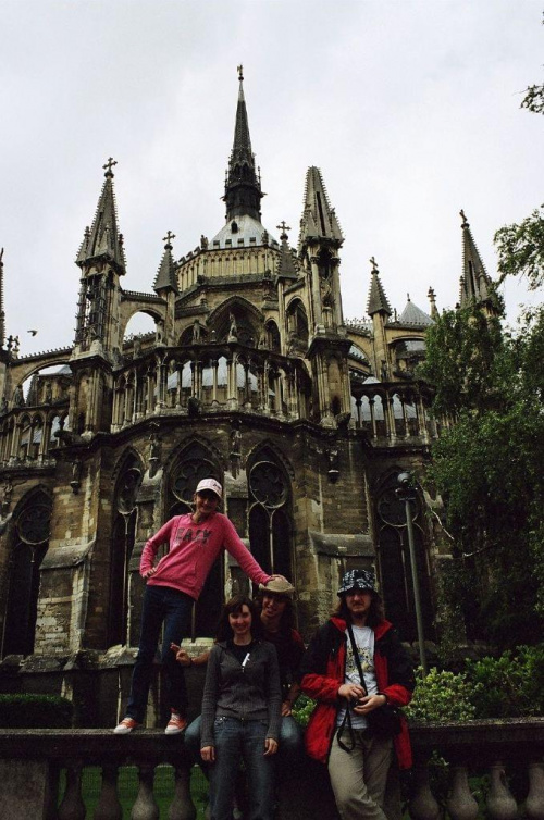 Familia i katedra Notre Dame w Remis