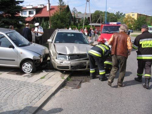 W dniu 2 września br. około godz. 1405 na ulicy Marii Curie Skłodowskiej w Pszczynie doszło do zderzenia dwóch samochodów osobowych a następnie do uszkodzenia stojącego na poboczu kolejnego pojazdu. W wyniku zdarzenia poszkodowana została jedna osoba....