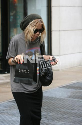 Mary-Kate leaves Barneys in NY-paparazzi wrzesień 2007