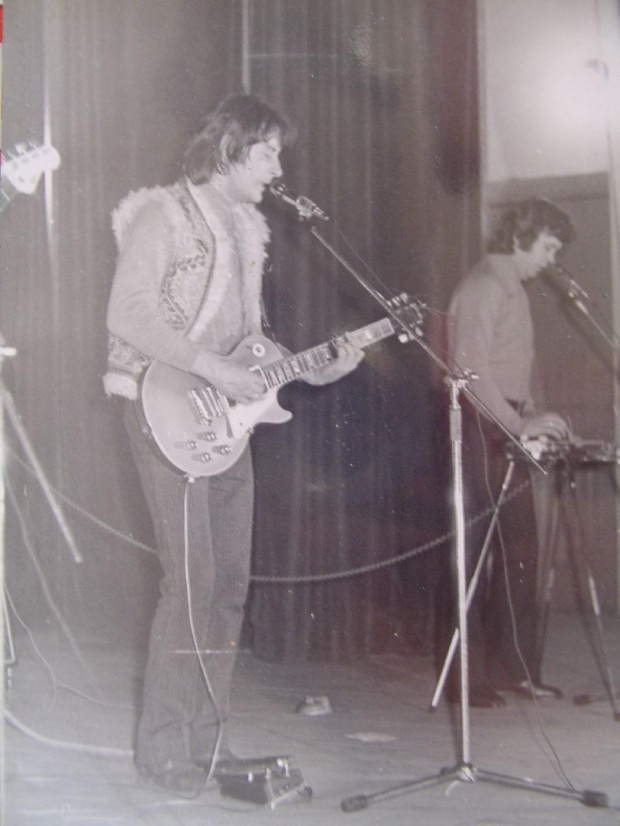 K Klenczon w akcji 11 02 1972r w moim rodzinnym mieście Byłem na koncercie i nagrałem go na Grundiga. Zachowałem obszerne fragmenty Wymienię na podobne rarytasy BB ( wspaniałe wykonanie Bluesa Jenny J Mayalla ):my music idol