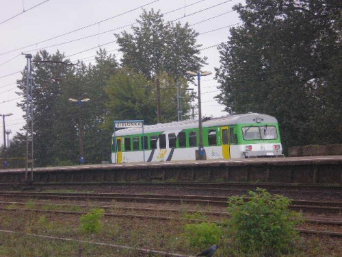 jedno-wagonowy pociąg Wołomin-Warszawa. #transport