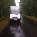 iveco płynie rzeką
