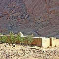 Egipt. Zejście z Góry Mojżesza. Widok na klasztor Sw. Katarzyny.