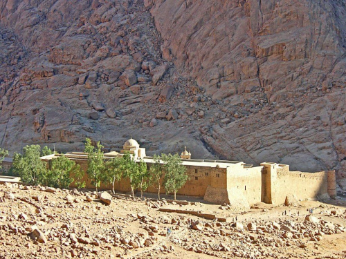 Egipt. Zejście z Góry Mojżesza. Widok na klasztor Sw. Katarzyny.