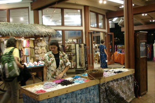 Centrum Kultury Polinezyjskiej- królowaly muszelki #pamiątki #sklepik #straganik