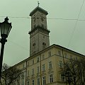ratusz z wieżą z której można podziwiać panoramę Lwowa:)