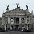 opera lwowska - rok po budowie osiadła 1 metr i architek się powiesił...