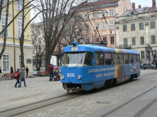 pędzący 20km/h ukriański tramwaj, przepiękny:)