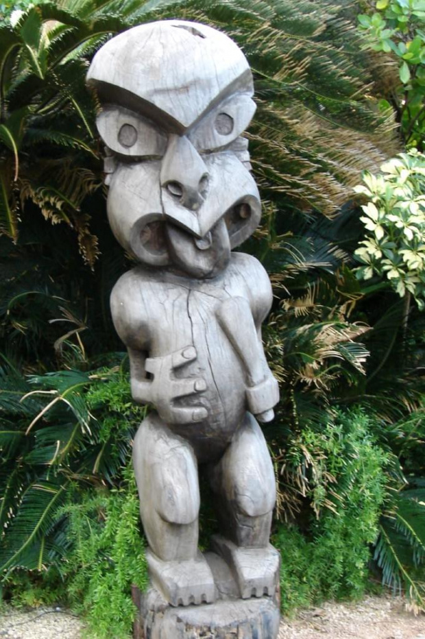 Centrum Kultury Polinezyjskiej - bożki nas witają - chyba zadowolony z naszej wizyty? #kultura #wgzotyka #taniec
