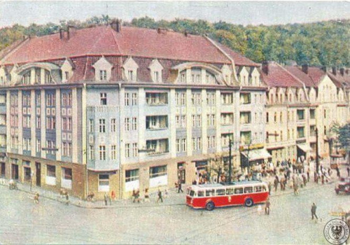 Plac Grunwaldzki z egzemplarzem taboru MZK w 1963 r.