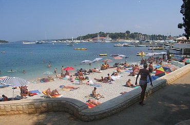 A tutaj plaża przy hotelu Belveder w Vrsarze w Chorwacji:) #wakacje #chorwacja #morze #zwiedzanie #upał #lody