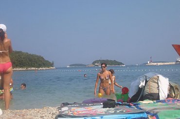 A tutaj plaża przy hotelu Belveder w Vrsarze w Chorwacji:) #wakacje #chorwacja #morze #zwiedzanie #upał #lody