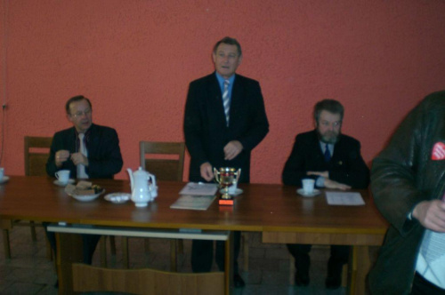 Burmistrz MiG Buk - Stanisław Filipiak, Prezes Koła Andrzej Lebiotkowski i Prezes ZO PZW Jerzy Musiał.