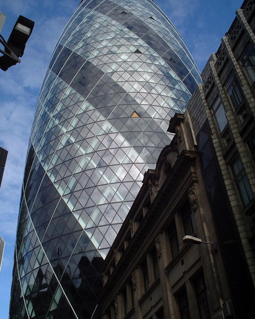 Swiss Re in London (Ogórek)
Sfotografować z bliska jest bardzo ciężko #LondynOgórekSwissRe