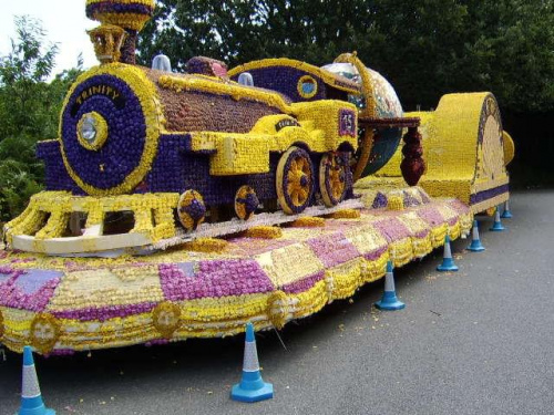 the battle of flowers car