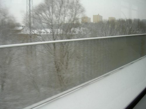 Poznań w śniegu. Foto zrobionie z tramwaju na trasie PST